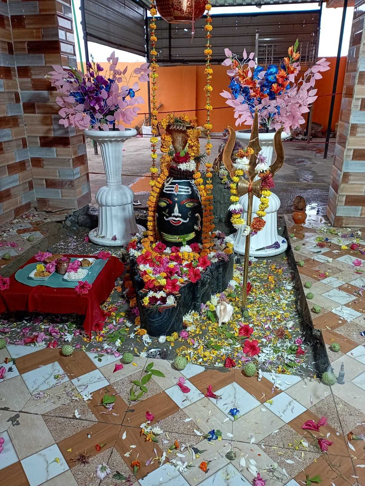 भंडारा प्रसादी के साथ शिव* *महापुराण का समापन हजारों* *श्रद्धालु हुए भंडारे में शामिल