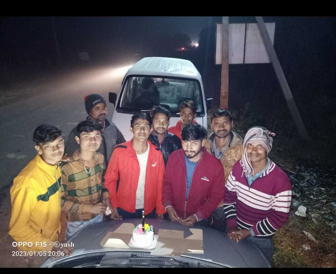समाजसेवी मोरेश्वर पटेल का युवाओं ने मनाया जन्मदिन