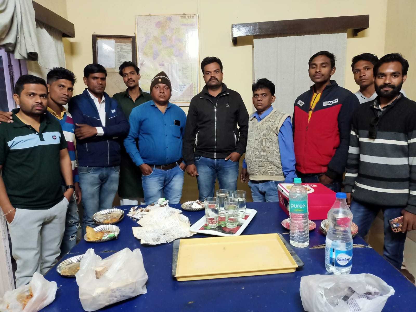 यूथ विंग जिला अध्यक्ष का मनाया जन्मदिन। मुकेश सोनी आठनेर।