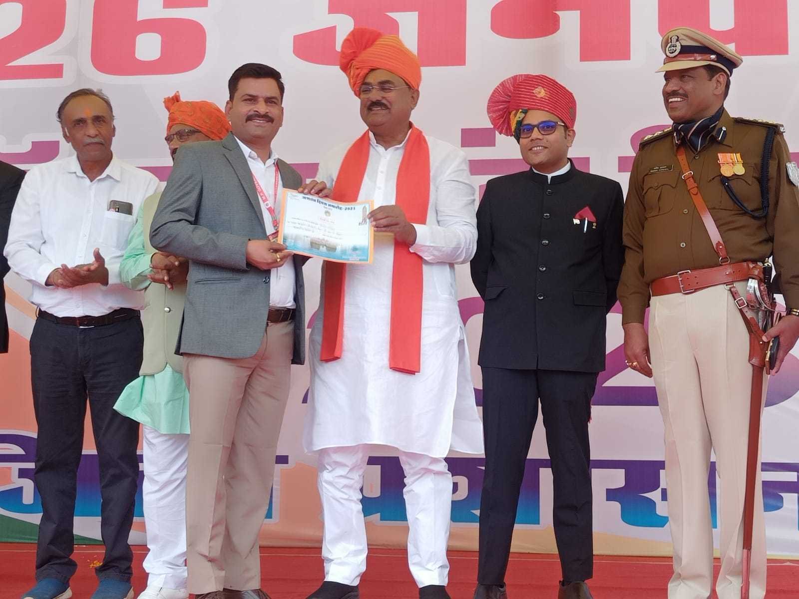 जीएसटी कलेक्शन में वृद्धि, सम्मानित हुए अधिकारी