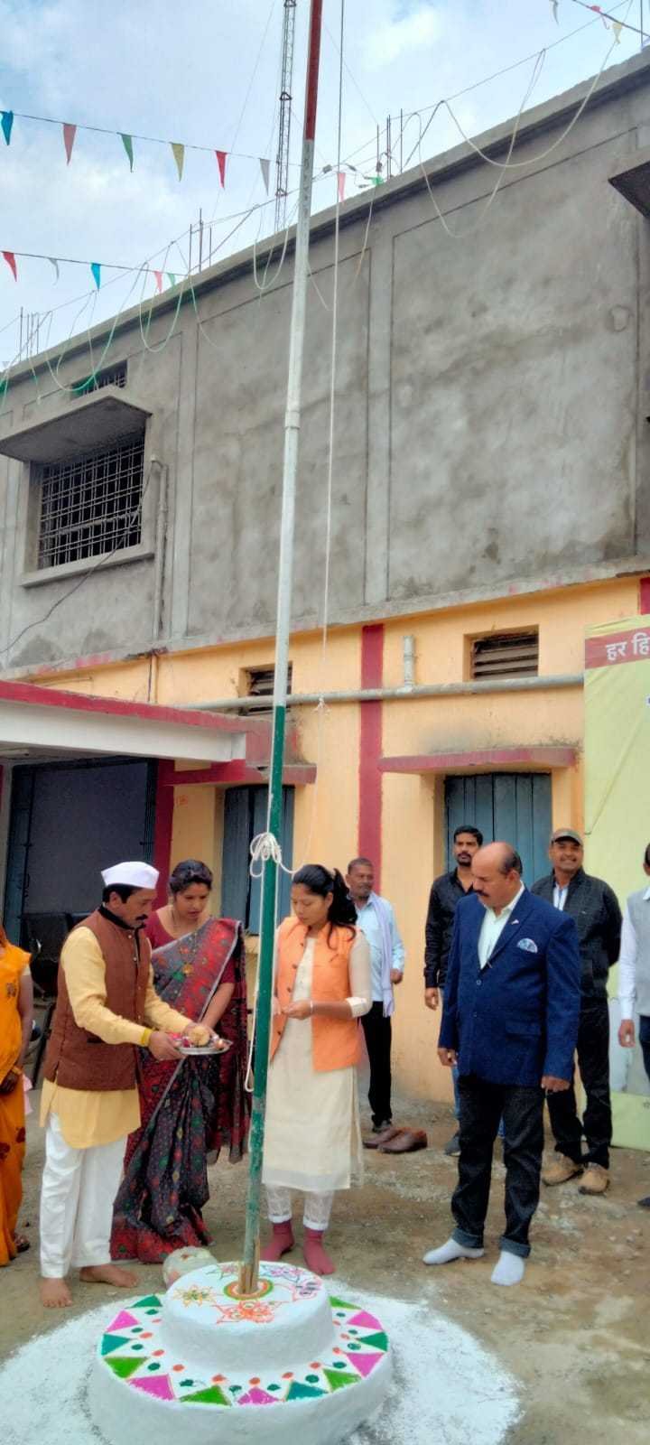 जनपद पंचायत आठनेर में रोशनी इवने किया ध्वजारोहण उपस्थित रहा जनपद का अमला* 
