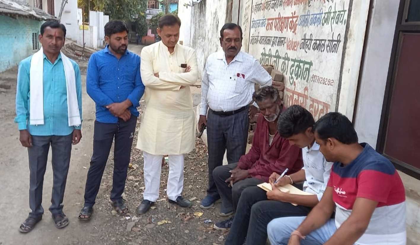 कांग्रेस के पोस्टकार्ड अभियान ने पकड़ी रफ्तार