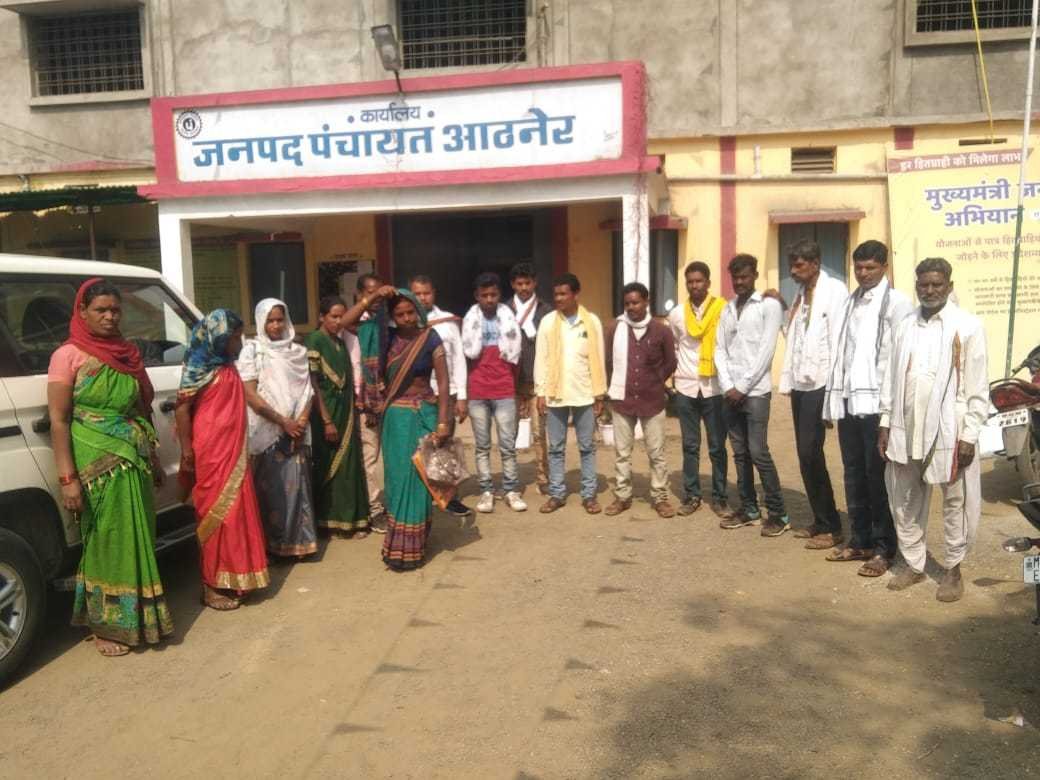 जनपद पंचायत आठनेर के ग्राम पंचायत मानी के सरपंच, पंच एवम् ग्रामीणों ने जिला कलेक्टर और जिला पंचायत सीईओ से मानी पंचायत में लगातार हो रहे मनरेगा के कार्यों में भ्रष्टाचार की शिकायत की। मुकेश सोनी आठनेर।