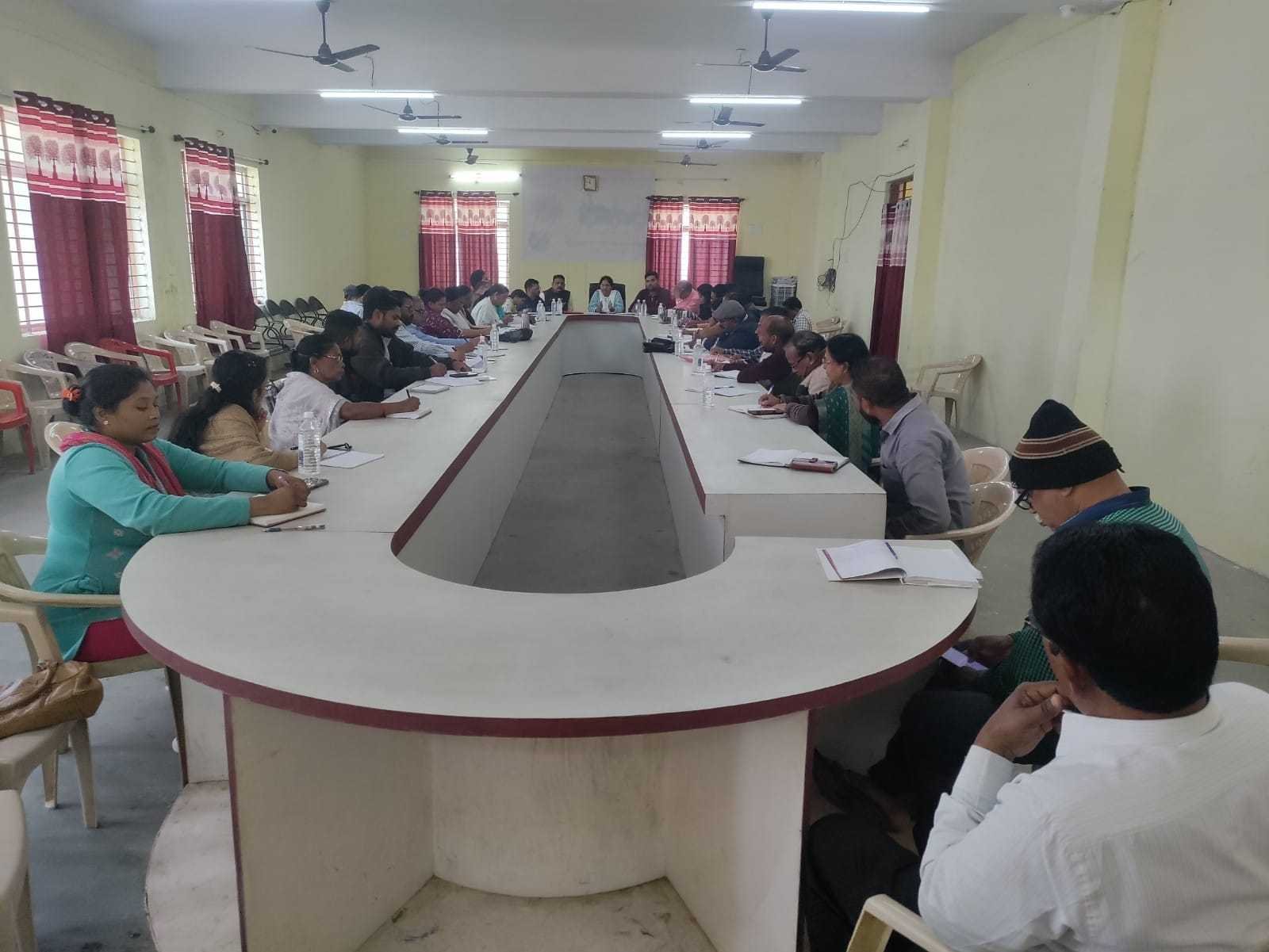 मुख्यमंत्री जन सेवा अभियान विकास यात्रा को लेकर* *अनुविभागीय अधिकारी राजस्व भैसदेहीने बुलाई विशेष बैठक भैसदेही भीमपुर आठनेर के सीओ एवं तहसीलदार रहे उपस्थित* 