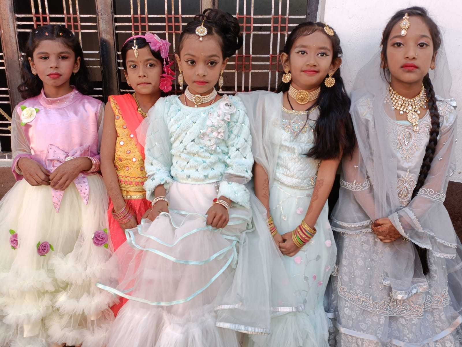प्रिंस चाइल्ड स्कूल के वार्षिक स्नेह सम्मेलन मेंनन्ही नन्ही छात्राओं ने दी सामूहिक नृत्य मे प्रस्तुति