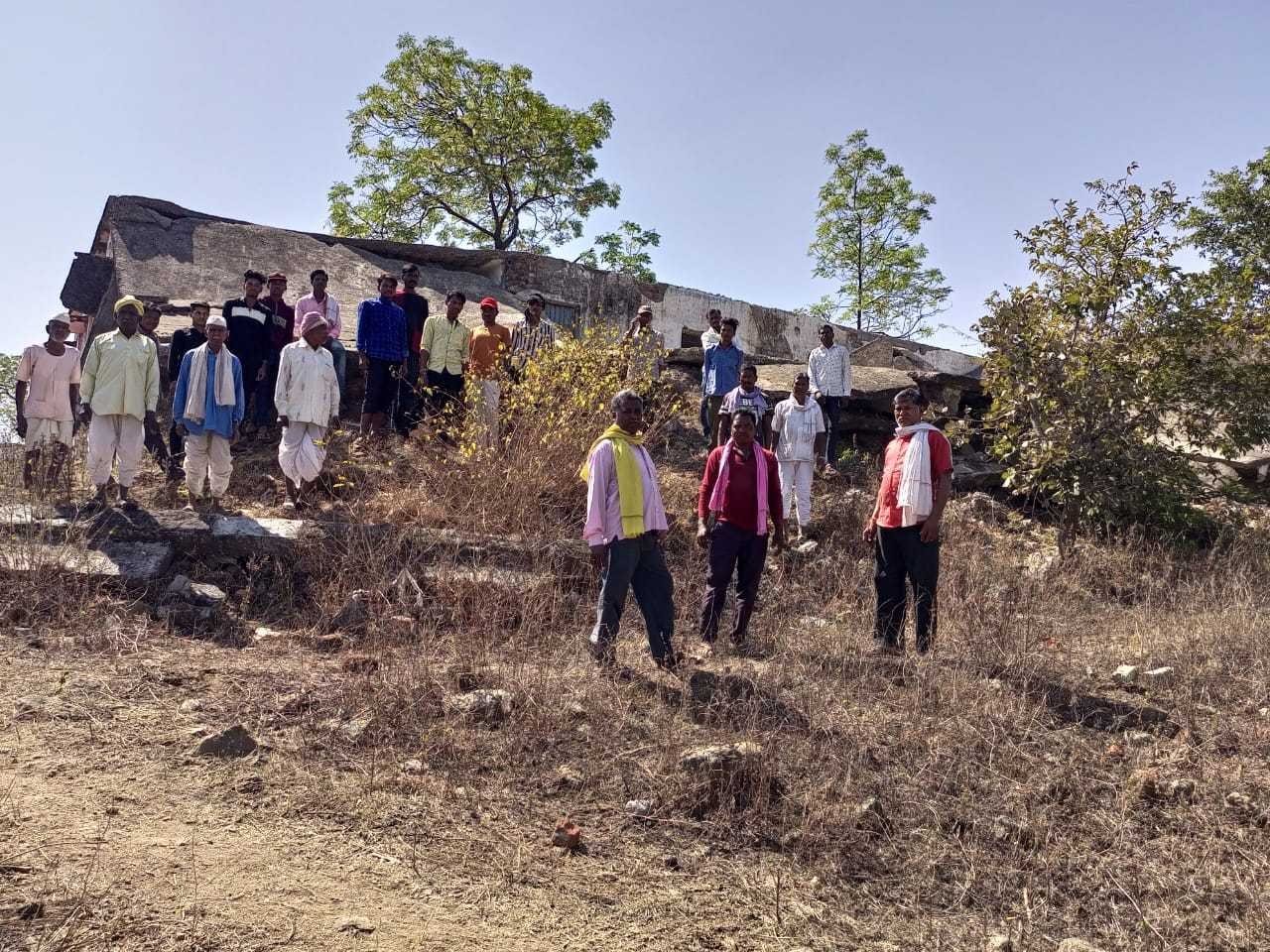 6 *वर्षों से नहीं है मेढा छिंदवाड़ में हाई स्कूल भवन ग्राम वासियों ने कई बार शिक्षा विभाग के अधिकारियों से लगाकर जनप्रतिनिधियों को भी बताई समस्या आज तक नहीं बना हाई स्कूल भवन*    *आठनेर मुकेश सोनी*