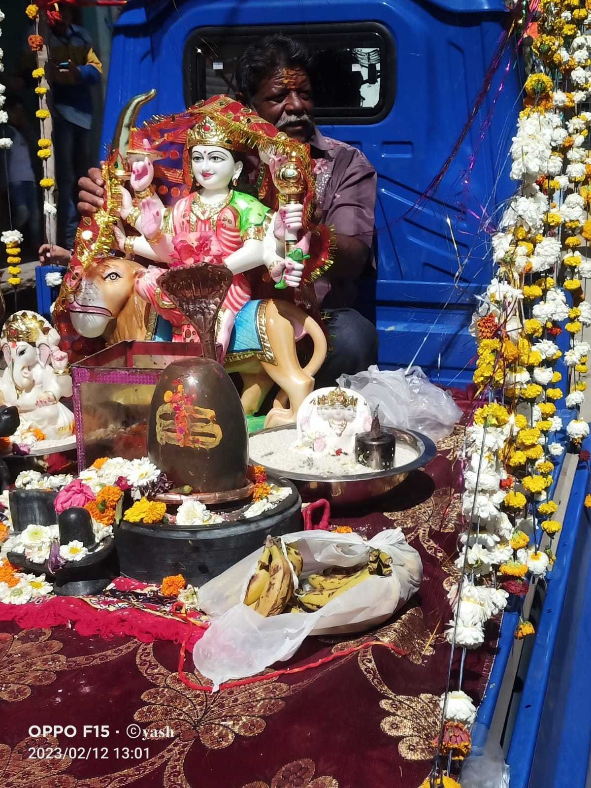 नगर में निकली भव्य कलश यात्रा ढोल धमाकों एवंपुष्प वर्षा के साथ सभी नगर वासियों ने किया इस कलश यात्रा का भव्य स्वागत 