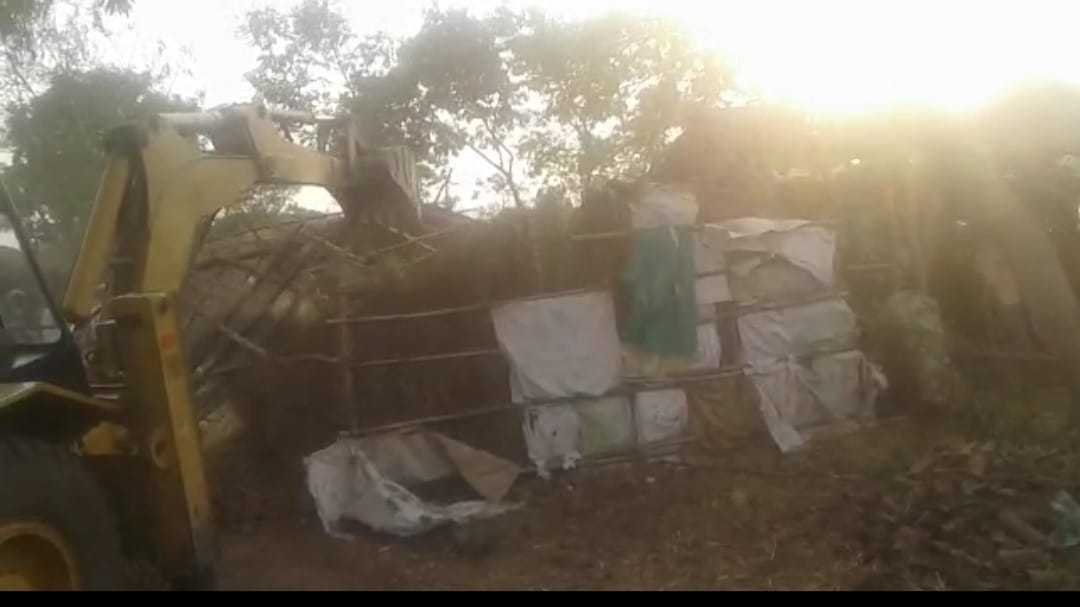 क्या भूमिहीन हीरालाल को पेसा एक्ट दिलाएगा प्रधानमंत्रीआवास बनाने के लिए प्लांट