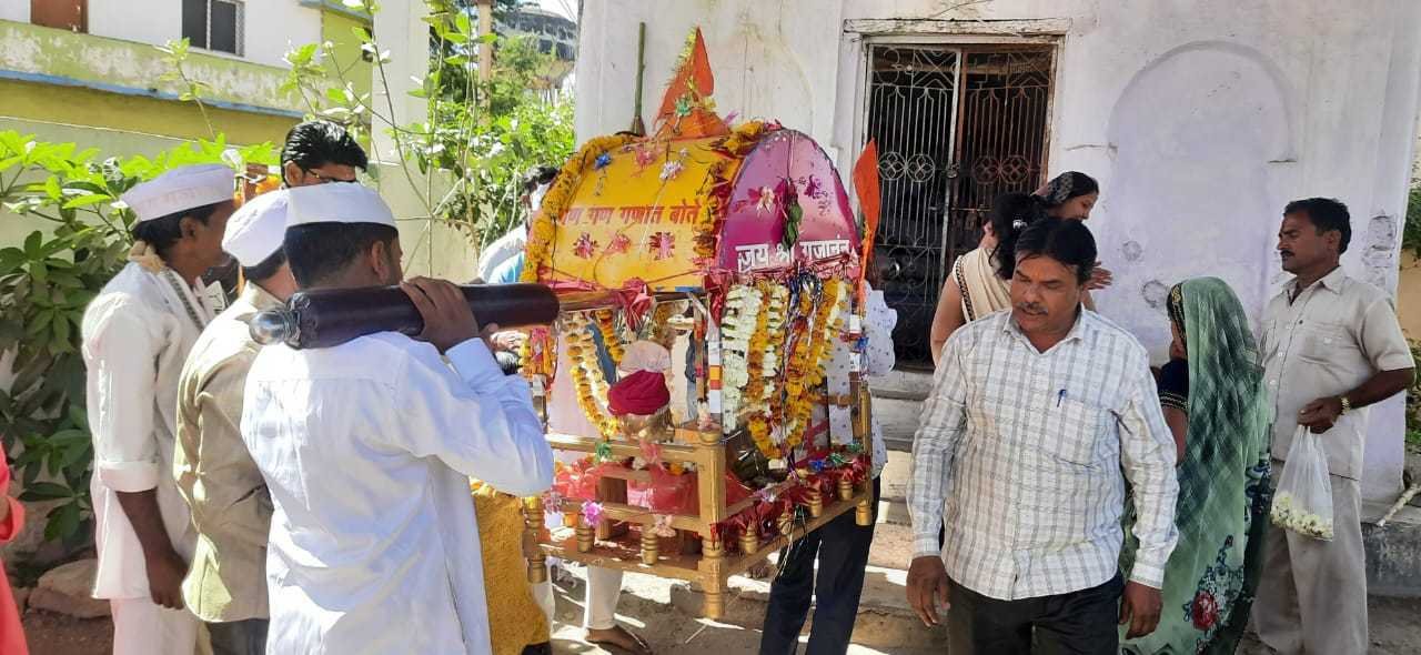 गजानन महाराज के प्रगट दिवस पर निकली पालकी मंदिर में हुआ भंडारा