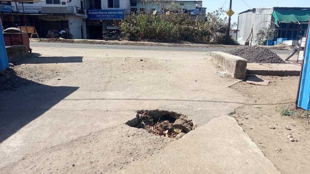 आठनेर नगरपरिषद के मुख्य नगरपरिषद अधिकारी की लापरवाही से हो सकता हैं सड़क हादसा। मुकेश सोनी आठनेर