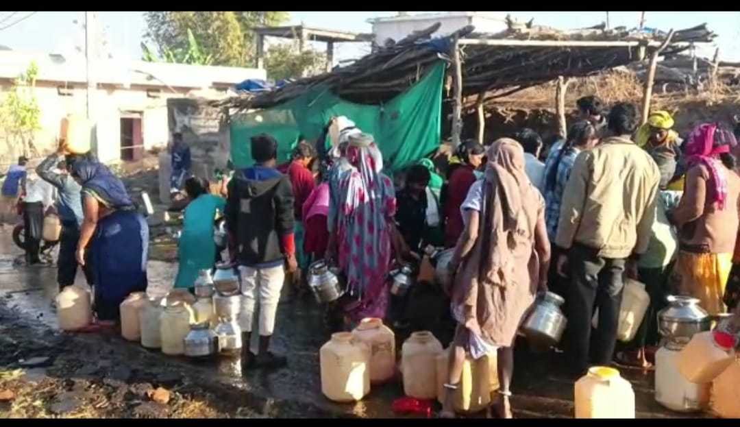 उमरी पंचायत के ग्राम पांडोल में पीने के पानी के लिए परेशान है ग्रामवासी