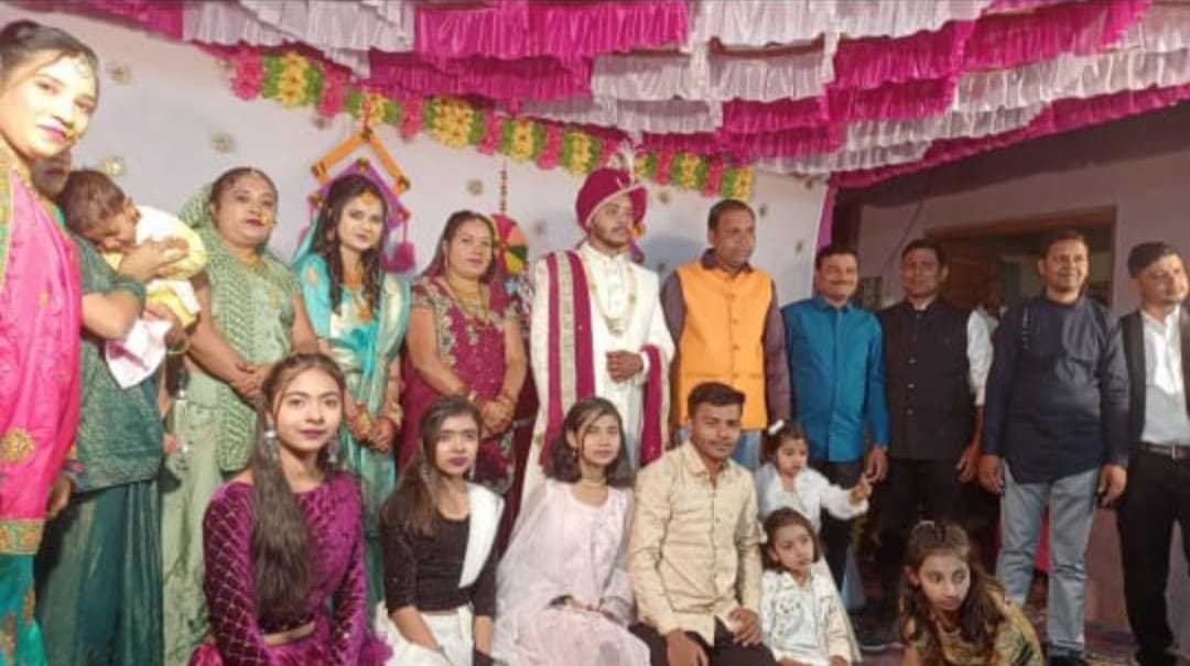 दुल्हन लेने घोड़े पर सवार होकर निकले तिजेस पटेल