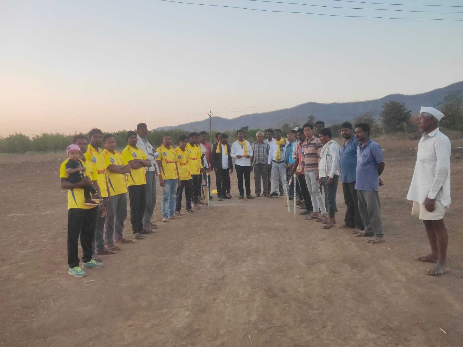 जिला पंचायत सदस्य रामचरण इरपाचे के मुख्य आतिथ्य में संपन्न हुआ क्रिकेट टूर्नामेंट में पुरस्कार वितरण का कार्यक्रम