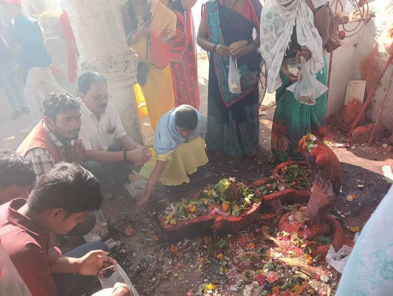 शिव धाम सांलबरडी पहुंचे मध्य प्रदेश बिरसा मुंडा क्रांति दल के प्रदेश अध्यक्ष अजय कवडे क्षेत्र की सुख शांति के लिए भगवान शिव से लिया आशीर्वाद