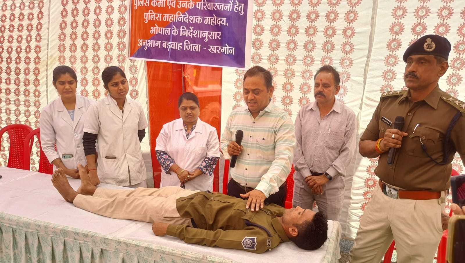 बड़वाह पुलिस थाने परिसर में स्वास्थ सबंधित कार्यशाला की आयोजित