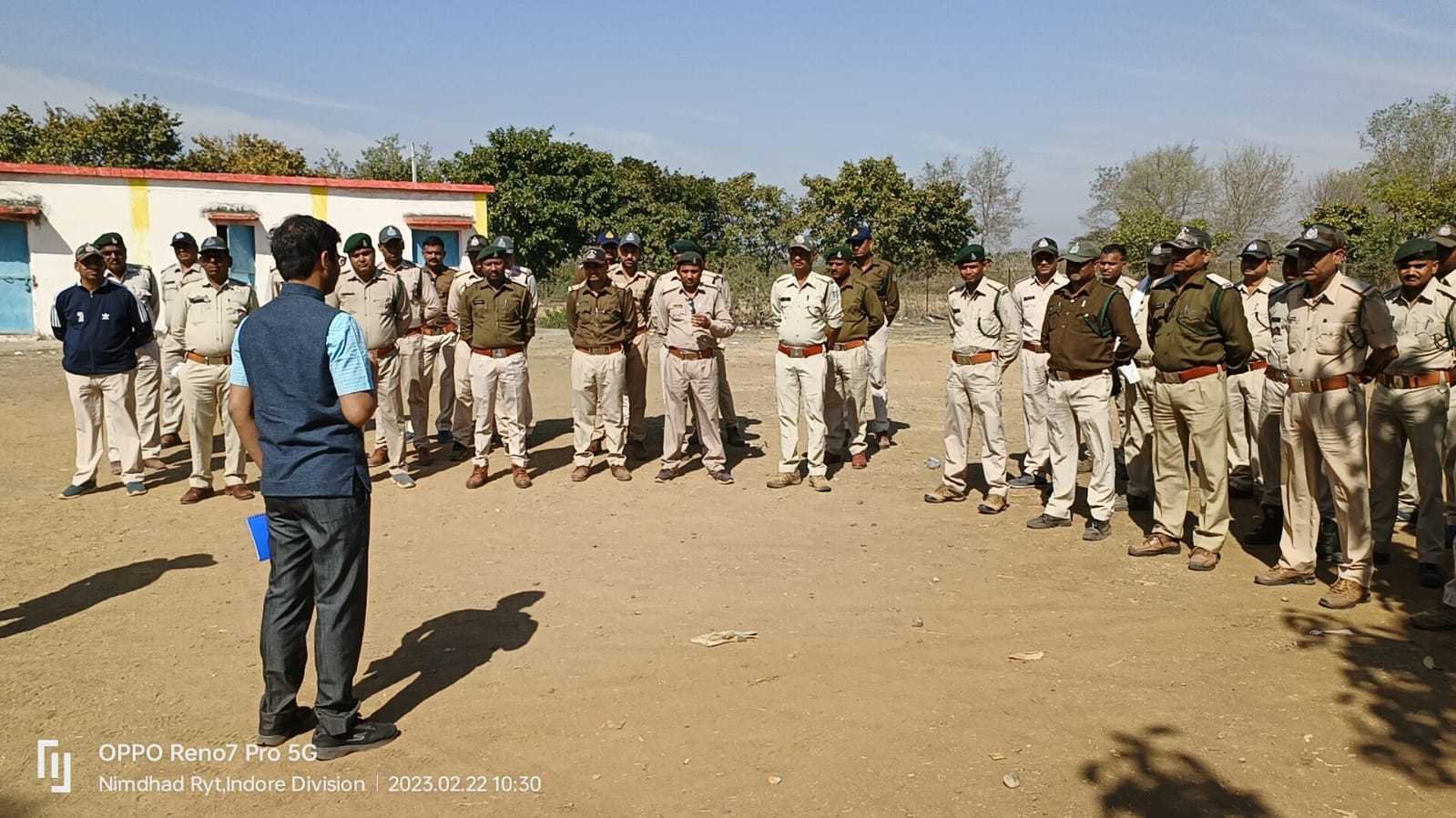 नए डीएफओ मैदान में साथ मिलते ही अतिक्रमणकारियों के खिलाफ ग्रामीणों ने खोला मोर्चा