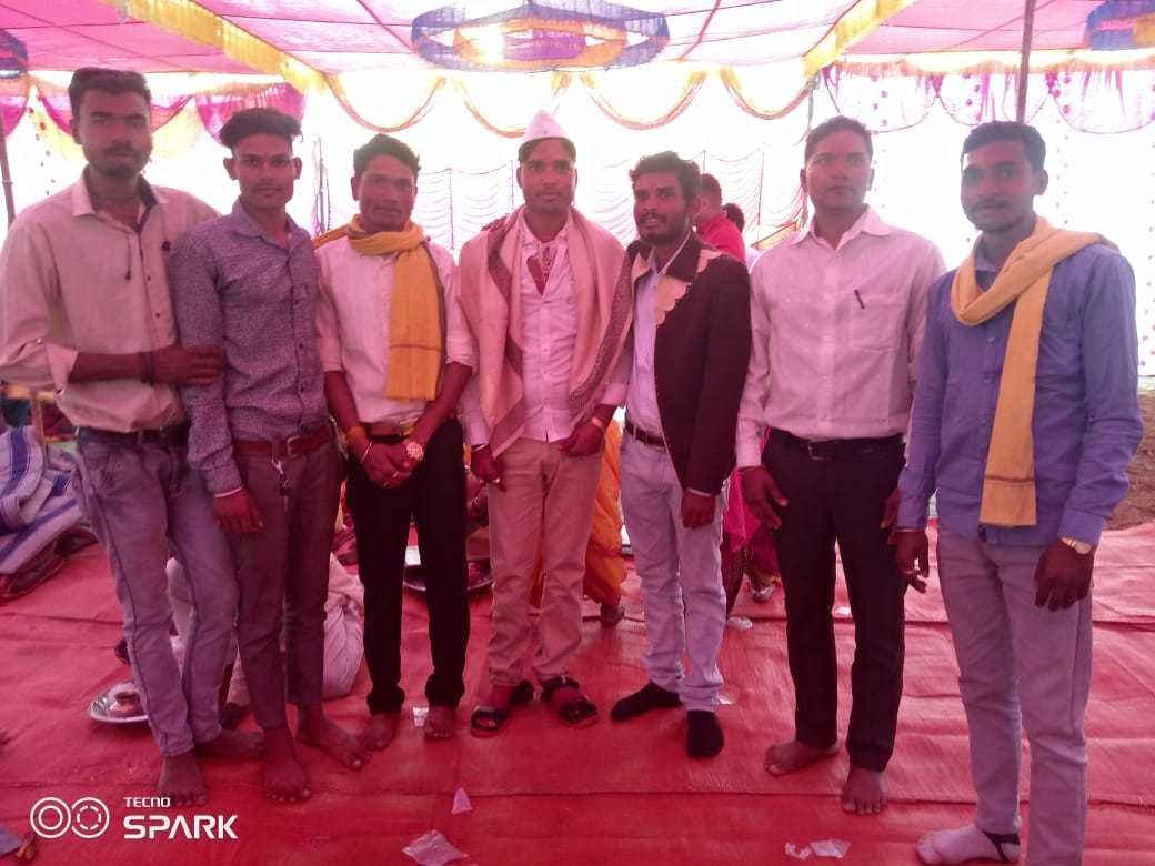 आपने मित्र कर्मराज टेकाम चारघाटी के तिलक समारोह में शामिल हुऐ आदिवासी नेता अजय कवडे प्रदेश अध्यक्ष  उज्जवल भविष्य की कामना