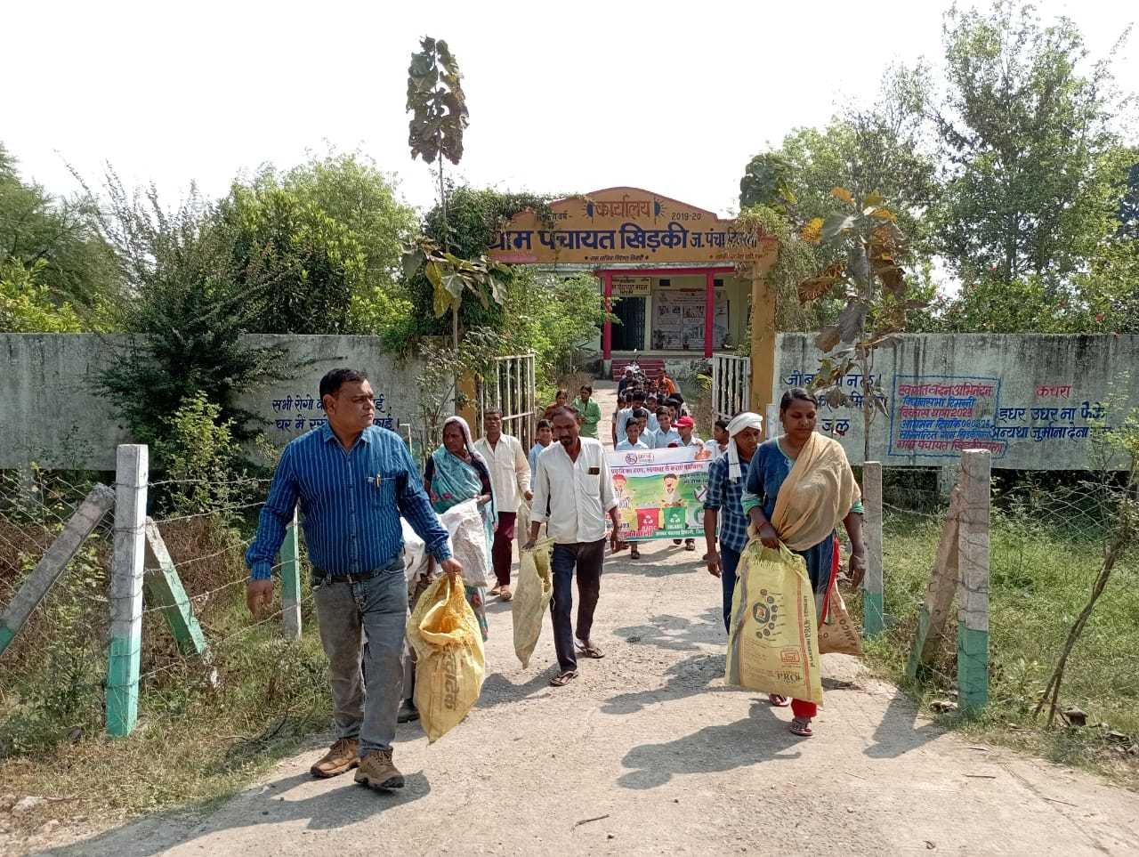 ग्राम खिड़की में भी प्लास्टिक संग्रहण शुरू