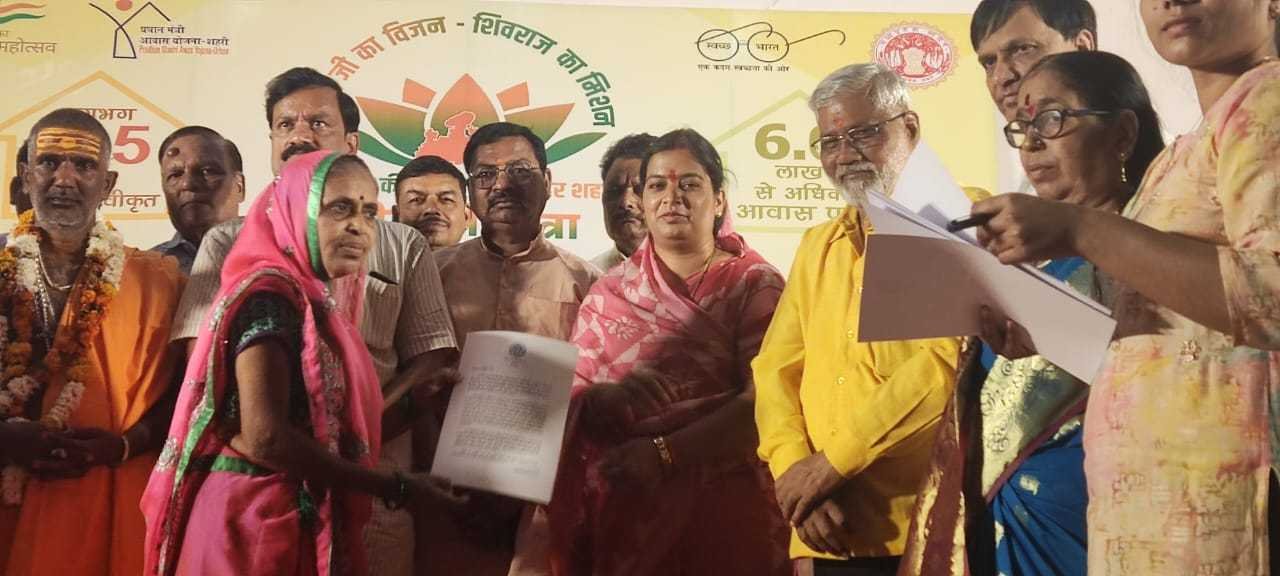 गरीबों के सपनों को पूर्ण कर नि:शुल्क बनाकर दिए जा रहे है मकान