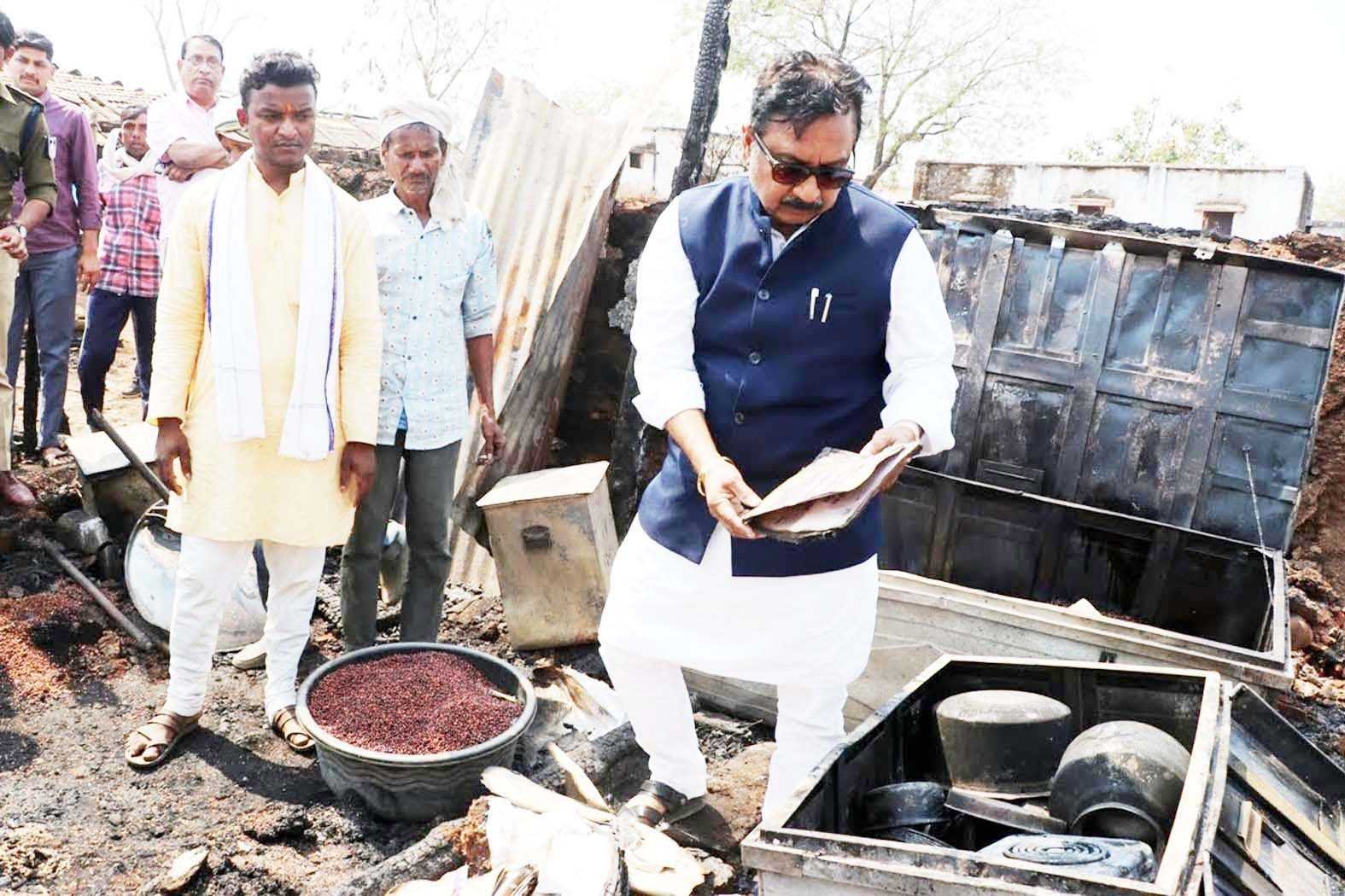चलती विधानसभा छोड़कर पीडि़तों के बीच पहुंचे विजय शाह बोले मुख्यमंत्री ने भेजा