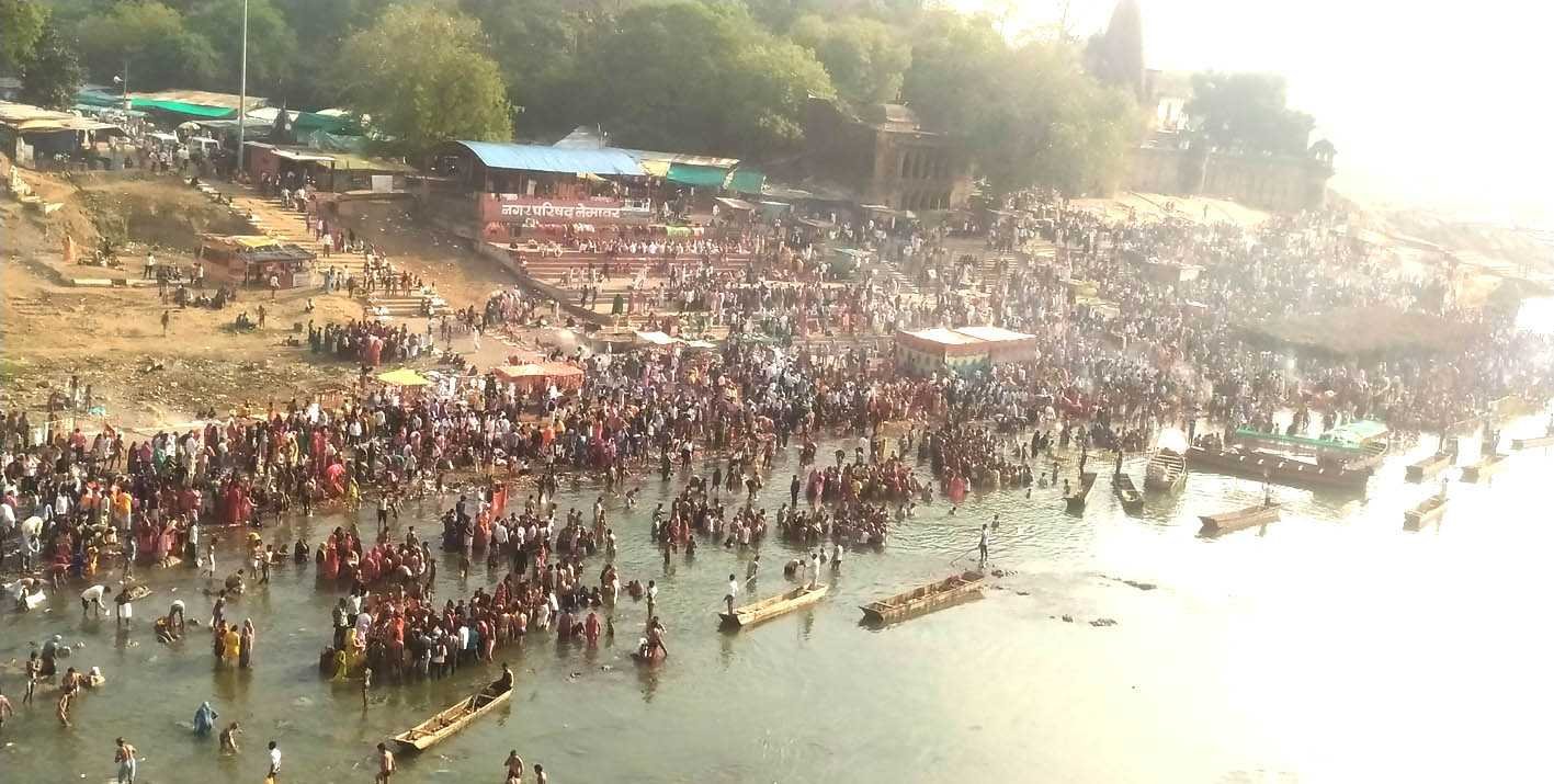 अमावस्या पर श्रद्धालुओं ने लगाई आस्था की डुबकी