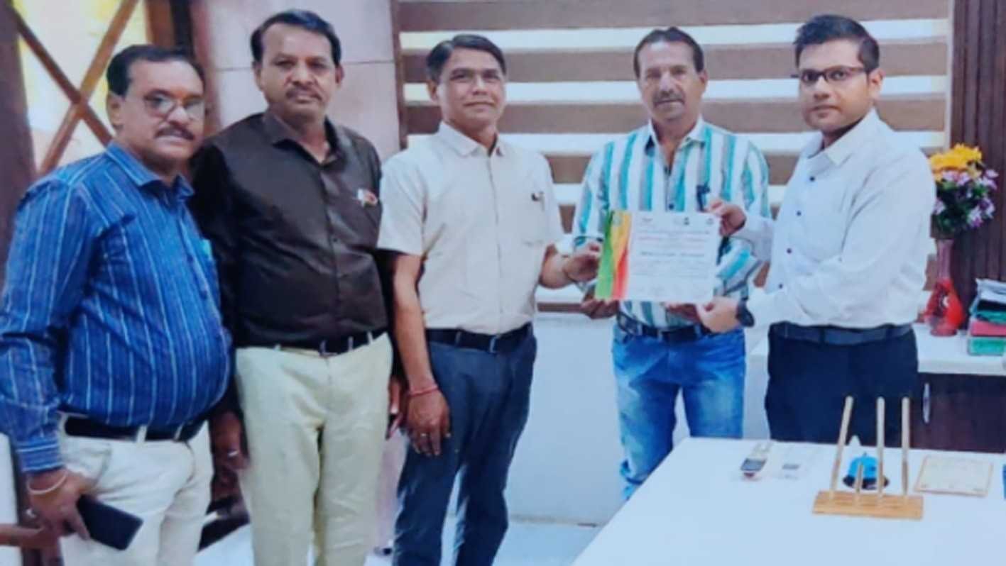 प्रमाण पत्र देकर किया सम्मान