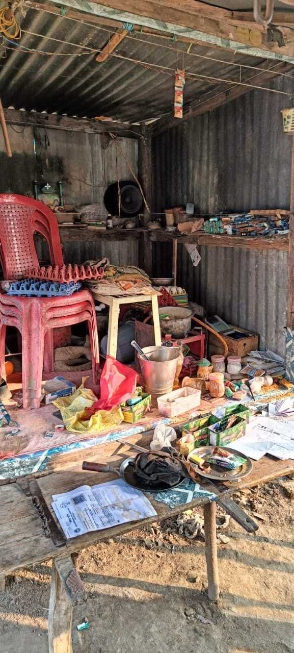आधा दर्जन दुकानों पर चोरी की वारदात