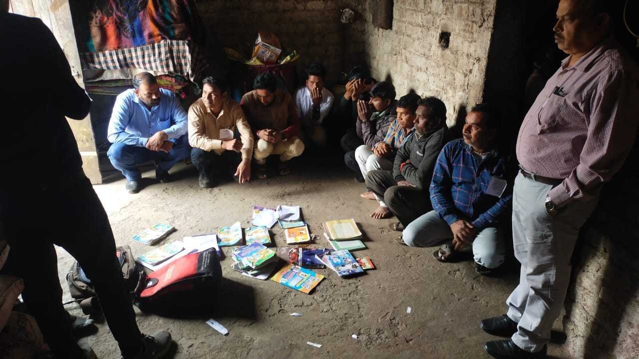 गोपनीय सूचना पर कलेक्टर ने संज्ञान लेकर फिल्मी अंदाज में करवाई कार्रवाही