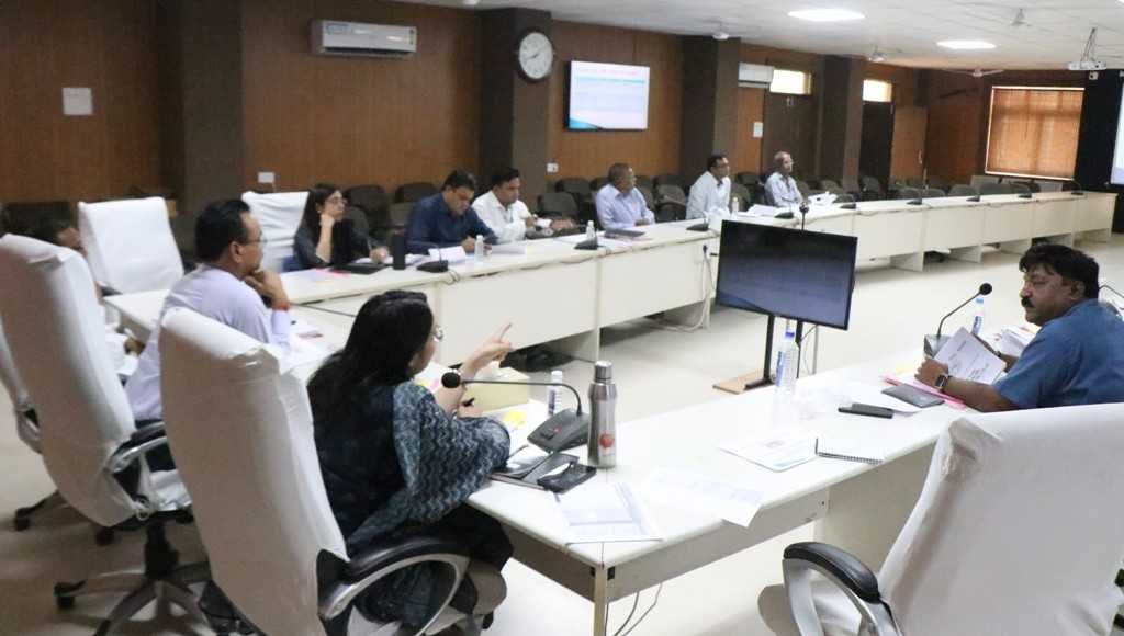 कलेक्टर की अध्यक्षता में हुई जिला मूल्यांकन समिति की बैठक संपन्न