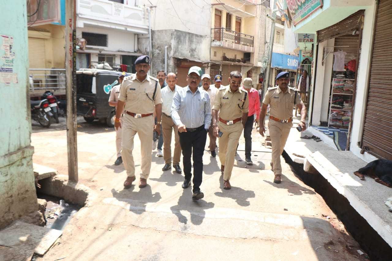 तंग गलियों से गुजरे कलेक्टर एसपी रामनवमी की तैयारियों का लिया जायजा