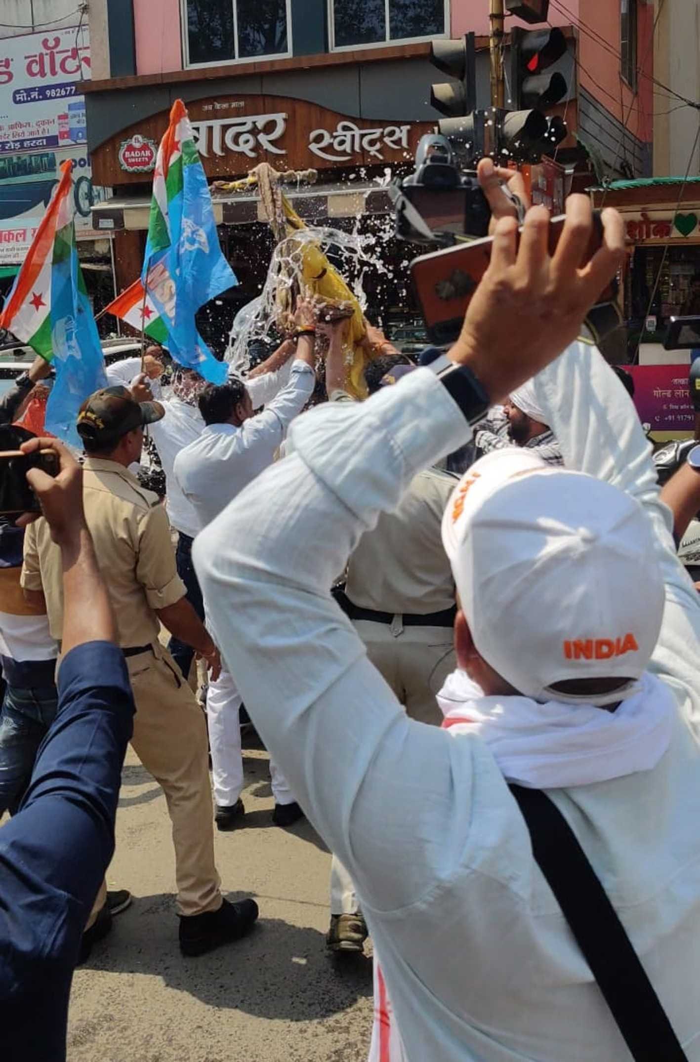 एनएसयूआई ने मुख्यमंत्री का पुतला जलाया