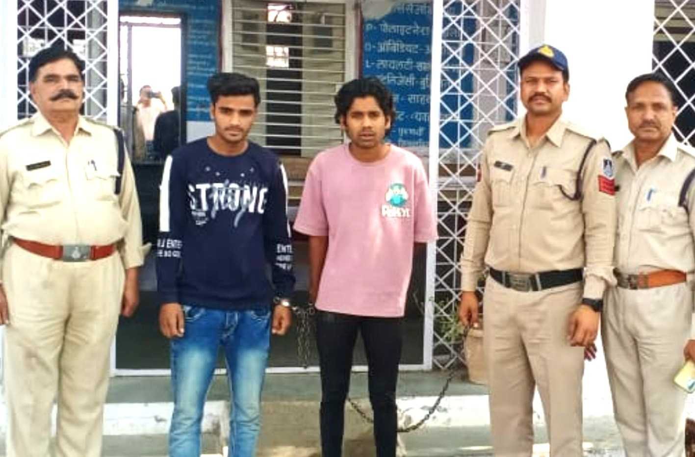 नाबालिग युवती का वीडियो बनाकर मांगे पैसे