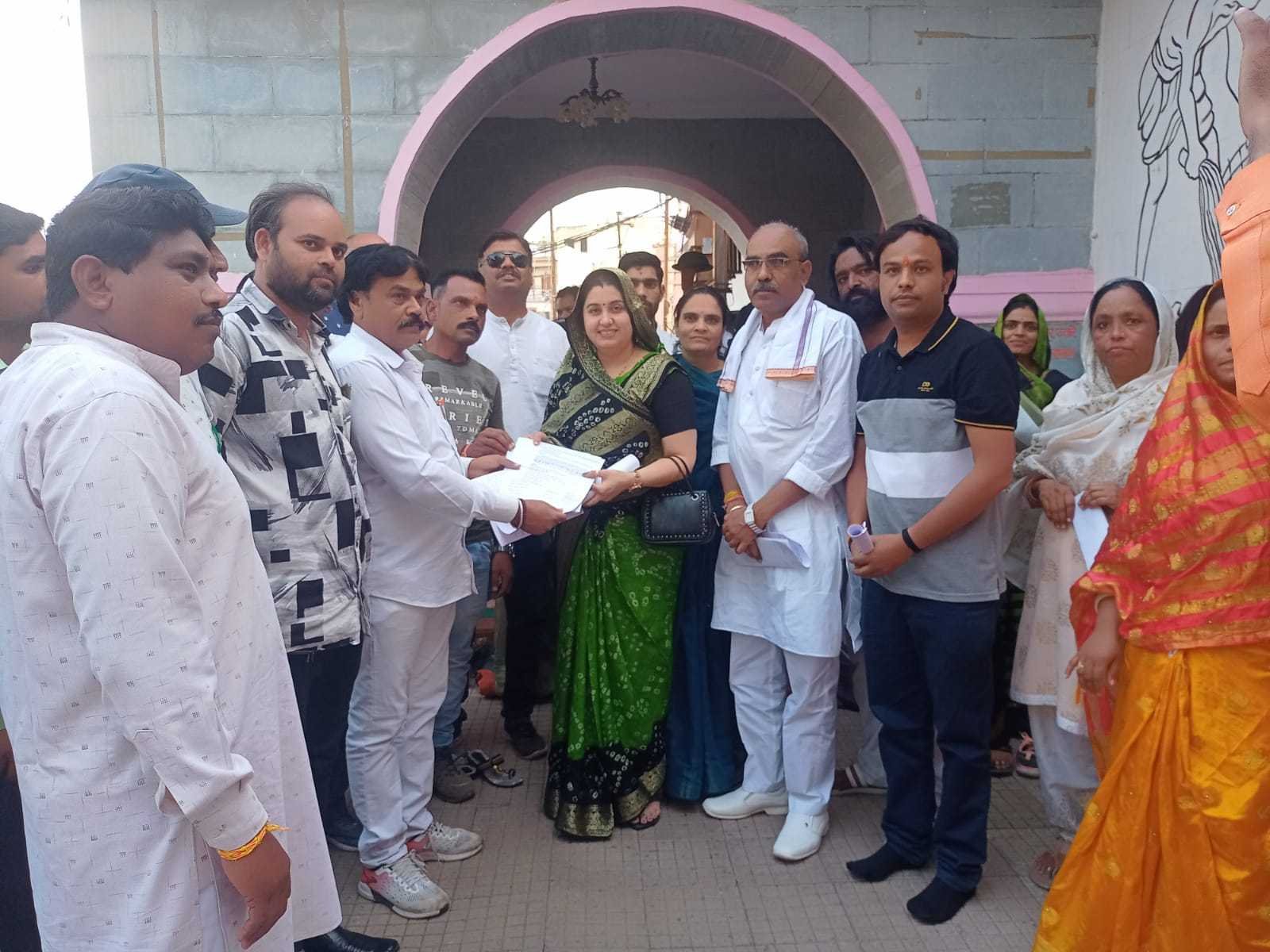 दैवेभो की मांगों को लेकर सौंपा ज्ञापन