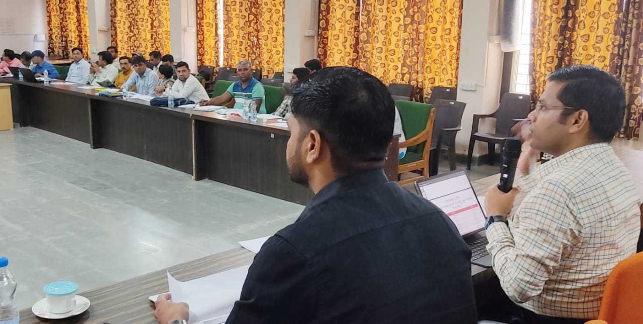 स्वास्थ्य कर्मचारी मरीजों से अच्छा व्यवहार करें