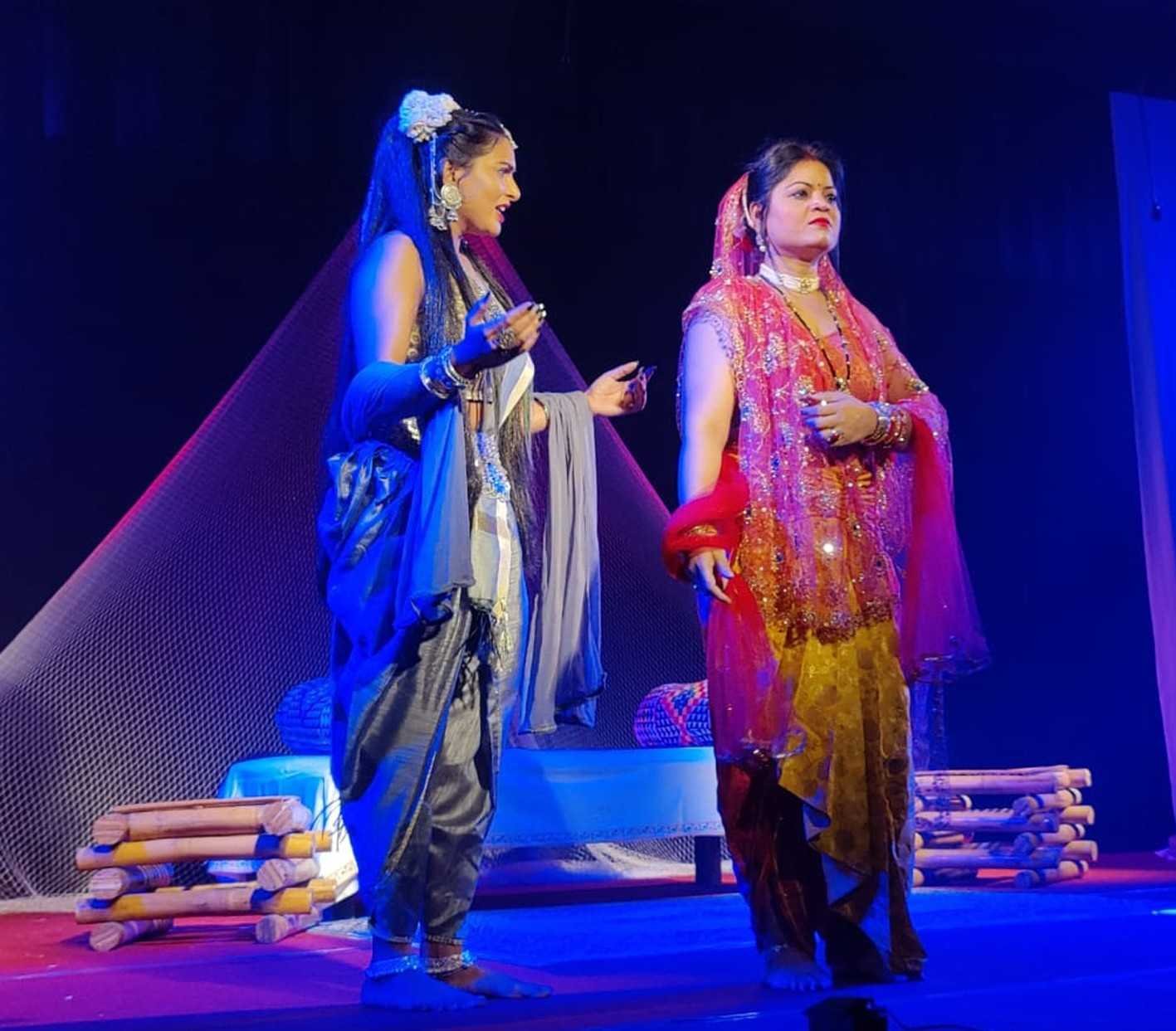 नाटक ‘ययाति’ का किया मंचन