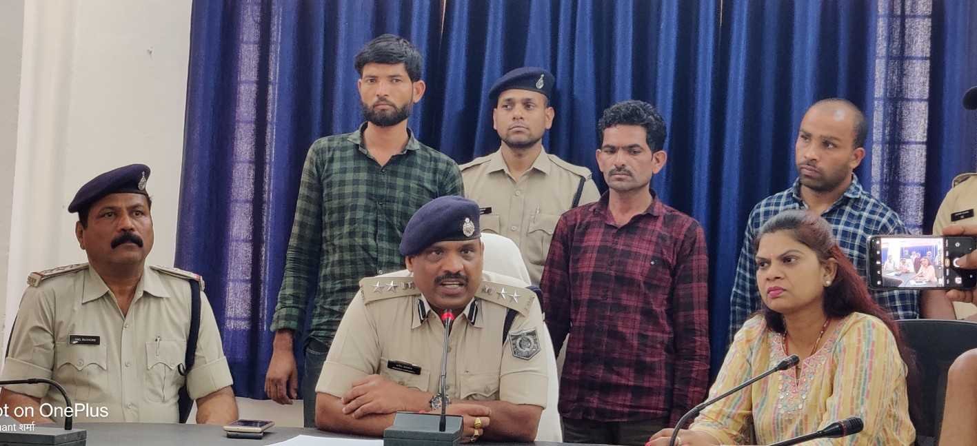 घर में चोरी करने वाले तीन आरोपी गिरफ्तार