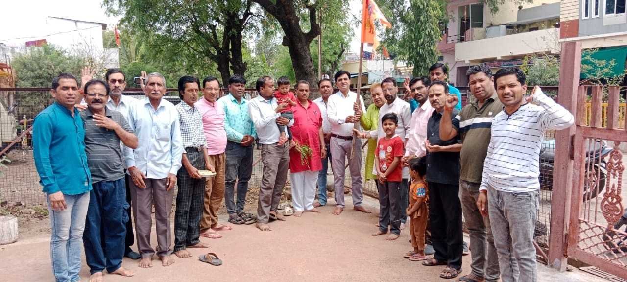 सनातन नूतन वर्ष पर मंदिर में चढ़ाया ध्वज
