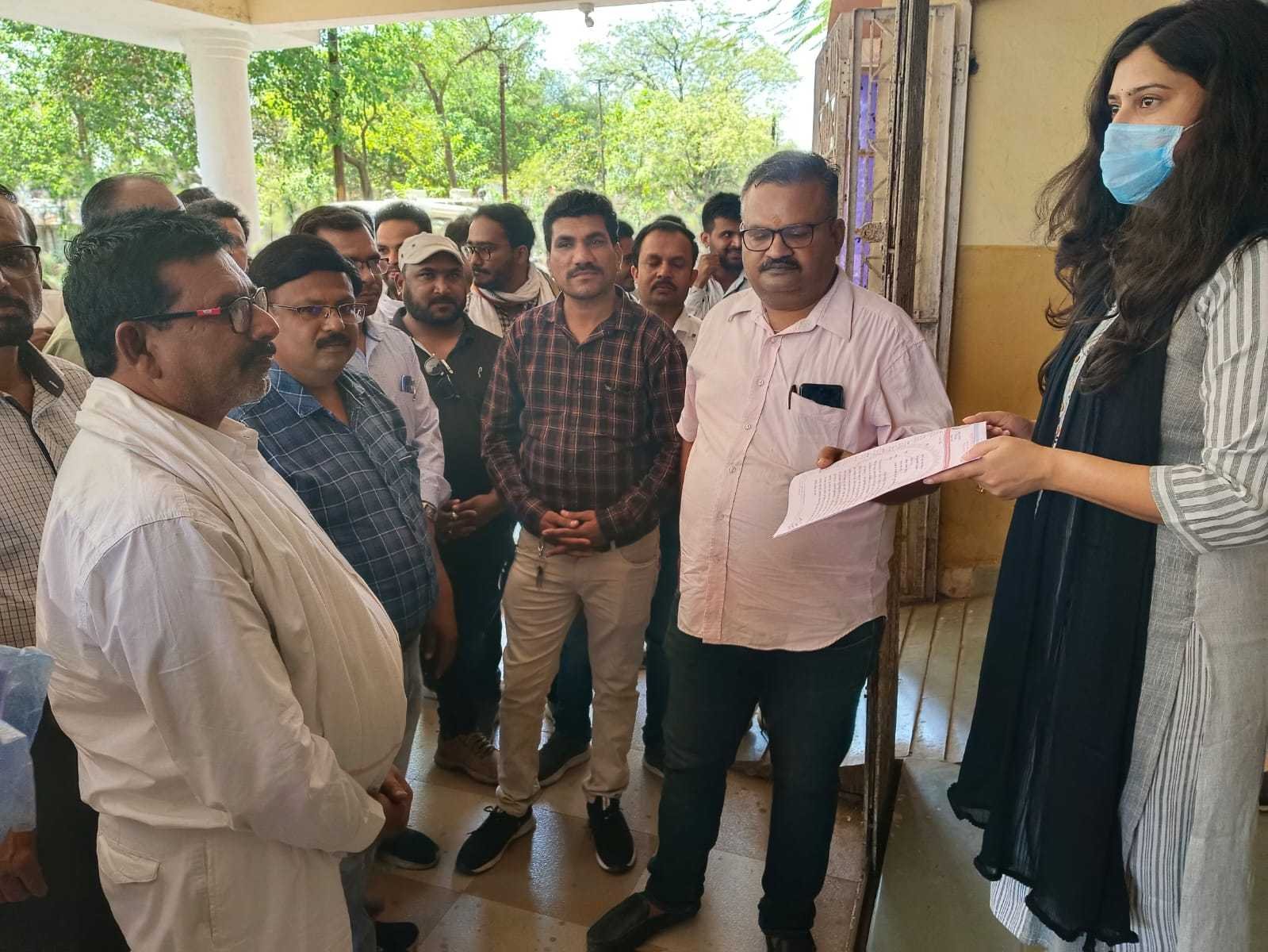 पटवारी संघ ने तीन सूत्रीय मांगों का ज्ञापन सौंपा