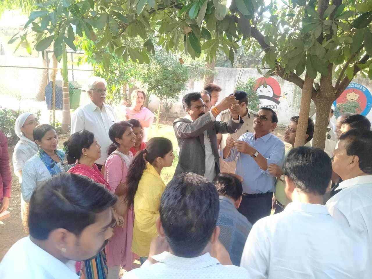 अभियान….बेजुबां पक्षियों के लिये घर-घर रखे जलपात्र
