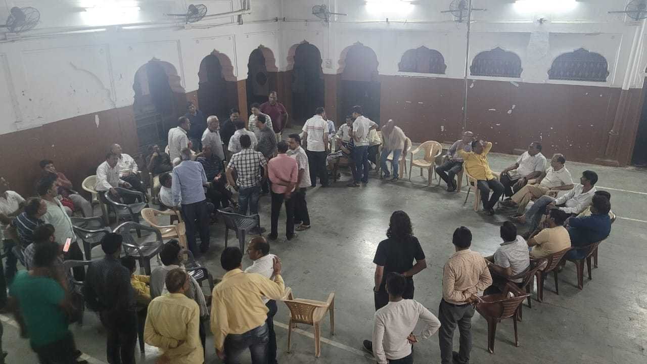 उधारी में डीजल न देने पर पेट्रोल पंप संचालक से मारपीट