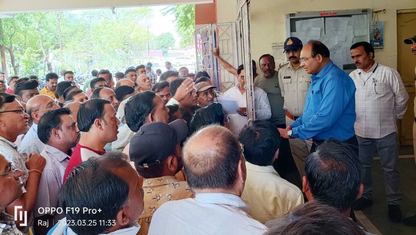 पेट्रोलियम डीलर से मारपीट में पुलिस की कार्रवाई से रोष