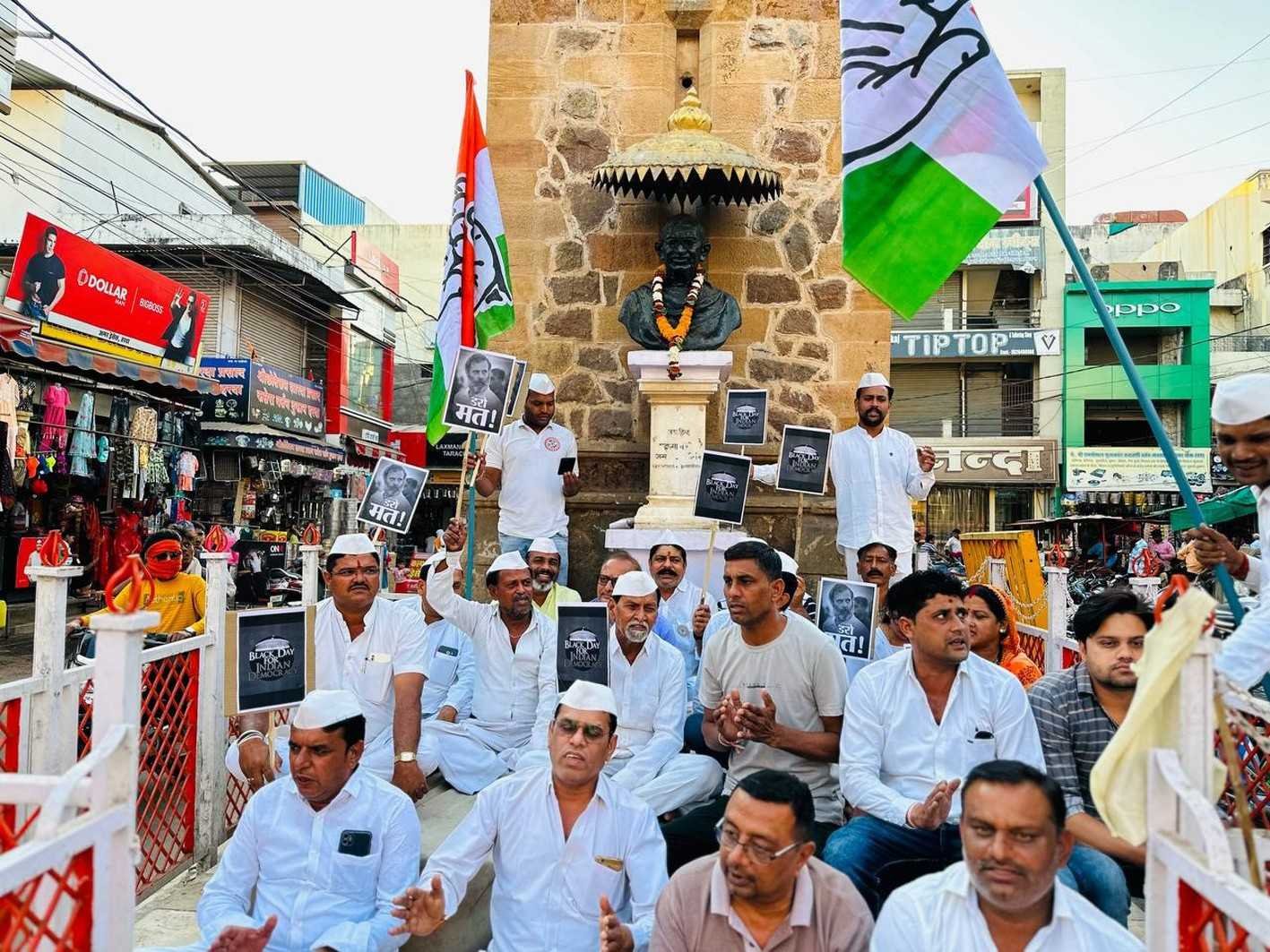 कांग्रेसियों ने गाया रघुपति राघव राजा राम…