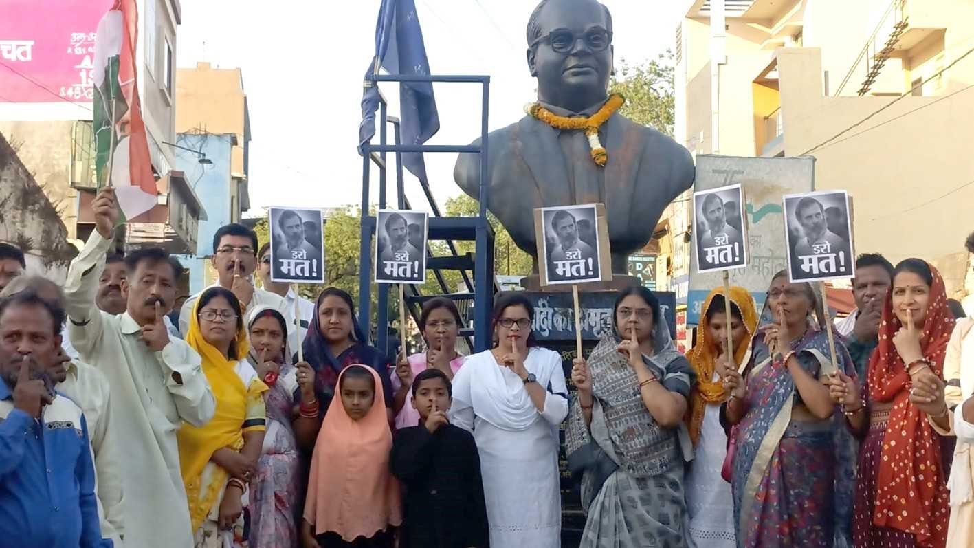 महिला कांग्रेस ने निकाला पैदल मार्च