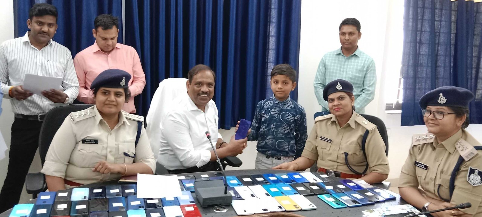 एक ओर सफलता…  65 मोबाइल ट्रेस ! संबंधित आवेदकों को लौटायें
