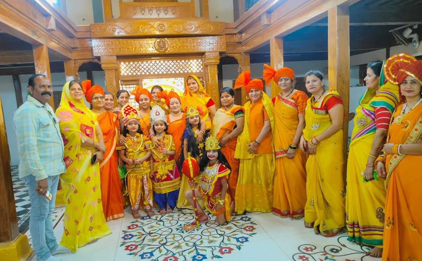 मातृशक्ति ने निकाली शोभायात्रा….राम, लक्ष्मण, जानकी की निकाली झांकी, लगाए जयकारें