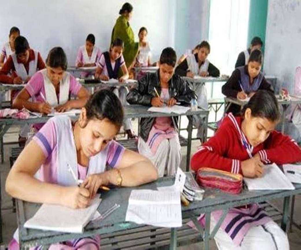 बोर्ड परीक्षाओं की हुई शुरुआत, जिले के 104 केंद्रों पर परीक्षा आयोजित