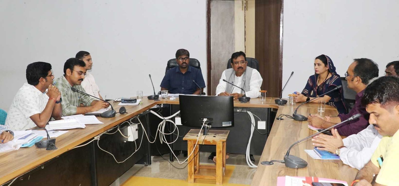 खालवा व हरसूद ब्लॉक के ग्रामीण क्षेत्रों में पेयजल व्यवस्था के संबंध में वन मंत्री डॉ. शाह ने ली बैठक