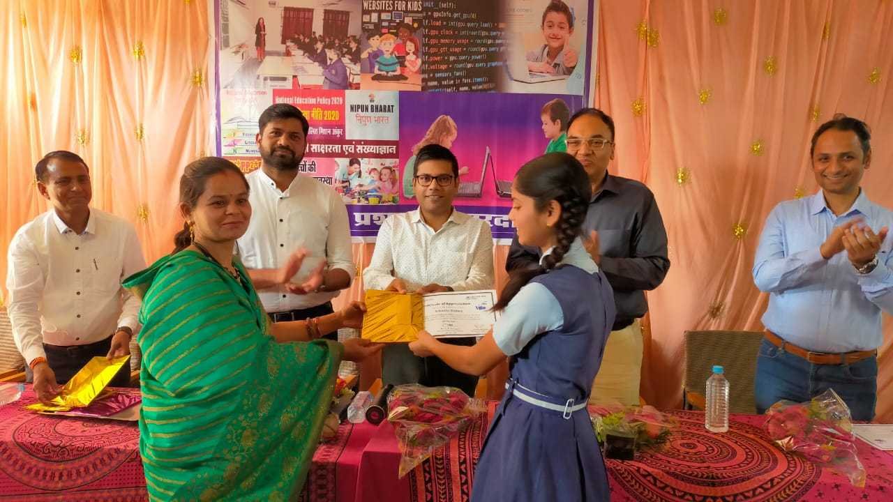 हमें हर दिन नई जानकारी नियमित रूप से सीखना चाहिए- कलेक्टर श्री गर्ग