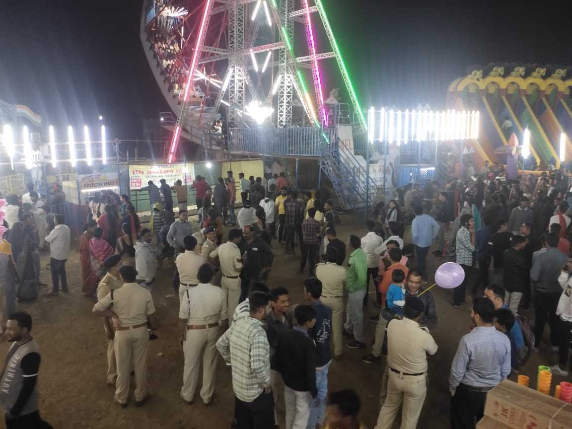 मेले मैं शांति बनाने एवं आम जनों को सुरक्षा पहुंचाने के लिए मेलेमेपल-पल पर मौजूद रही पुलिस