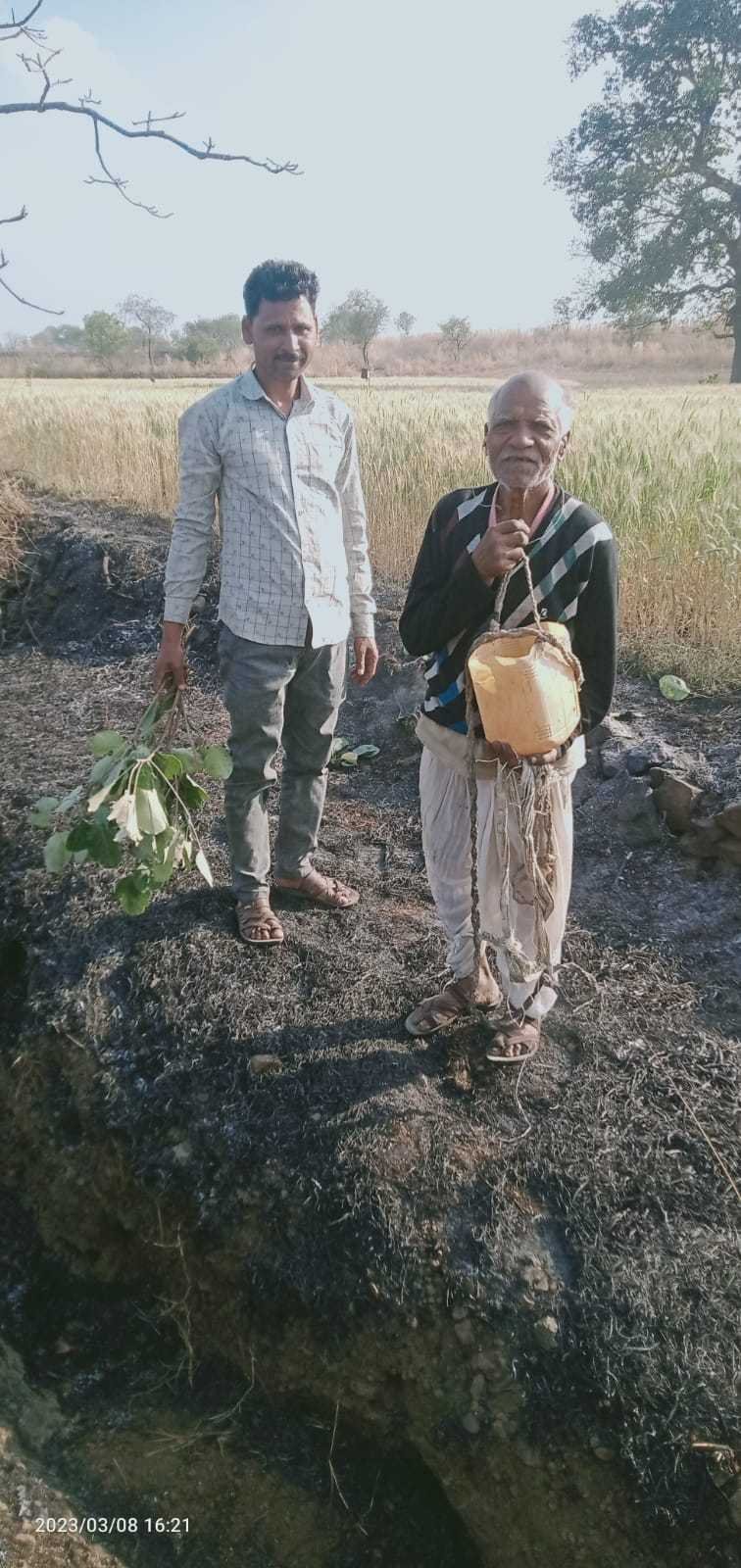 पूर्व पार्षद पवन उबना रे के खेत में लगी आग आग पर तुरंत पाया काबू बड़ा नुकसान होने से बचा